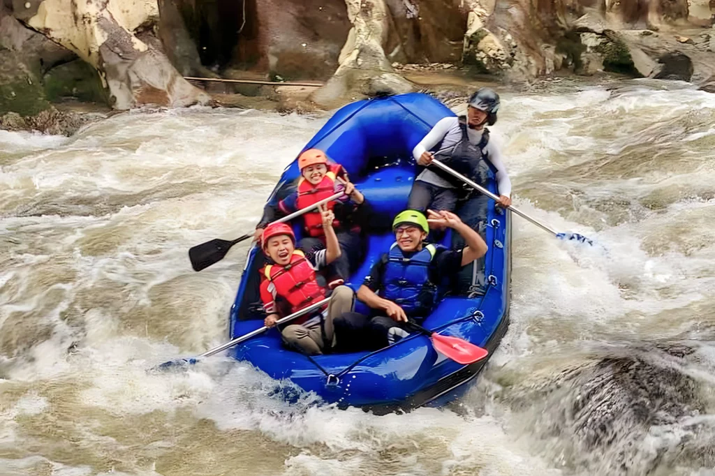 Gopeng Glamping Park Activities, Camping and Review with All Tents And Rates : Gopeng Glamping Park Malaysia WATER RAFTING Sungai Kampar,GOPENG GLAMPING PARK